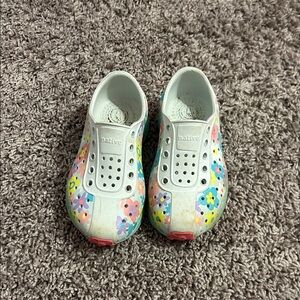 Native Kids Water Shoes - White with Floral Pattern